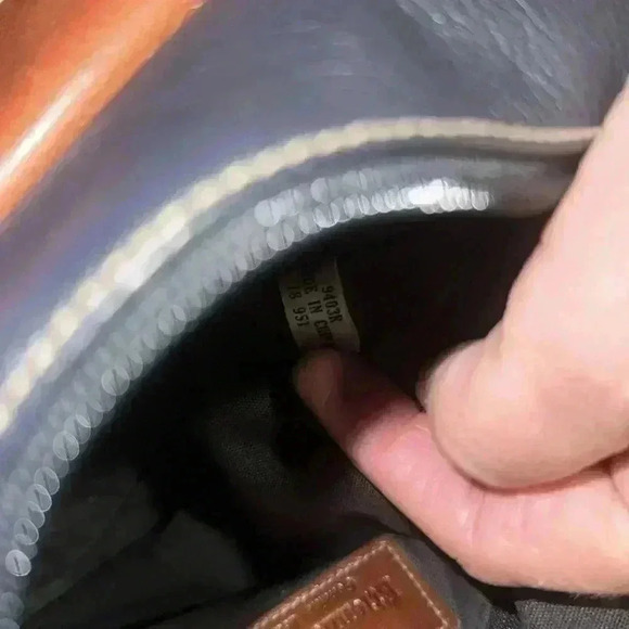 Etienne Aigner Crossbody - Picture 7 of 8